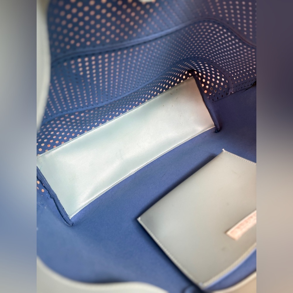 Kenneth Cole Reaction Blue Large Tote Bag - Picture 6 of 8